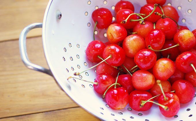 チェリー Cherry の色見本 色彩図鑑 日本の色と世界の色