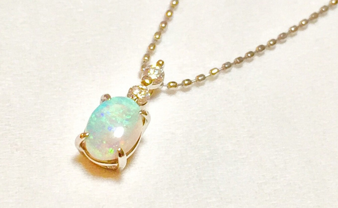 オパールグリーン Opal Green の色見本 色彩図鑑 日本の色と世界の色 カラーセラピーライフ