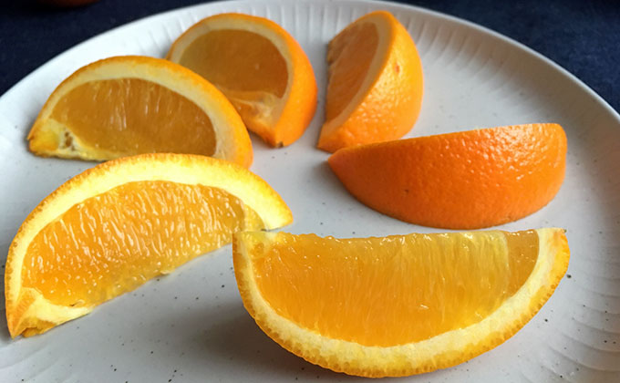 オレンジ Orange の色見本 色彩図鑑 日本の色と世界の色