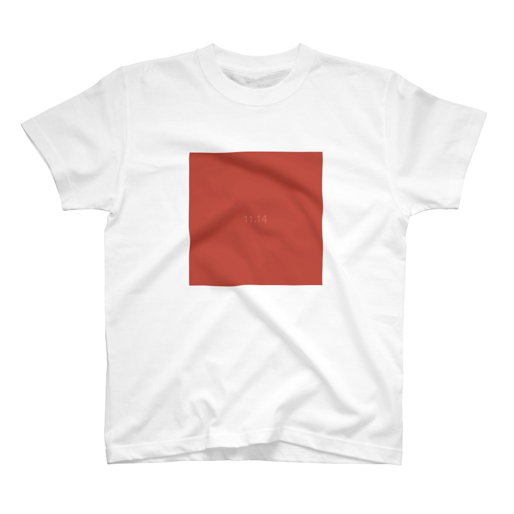 11月14日の誕生色「レッド・クレイ」のTシャツ