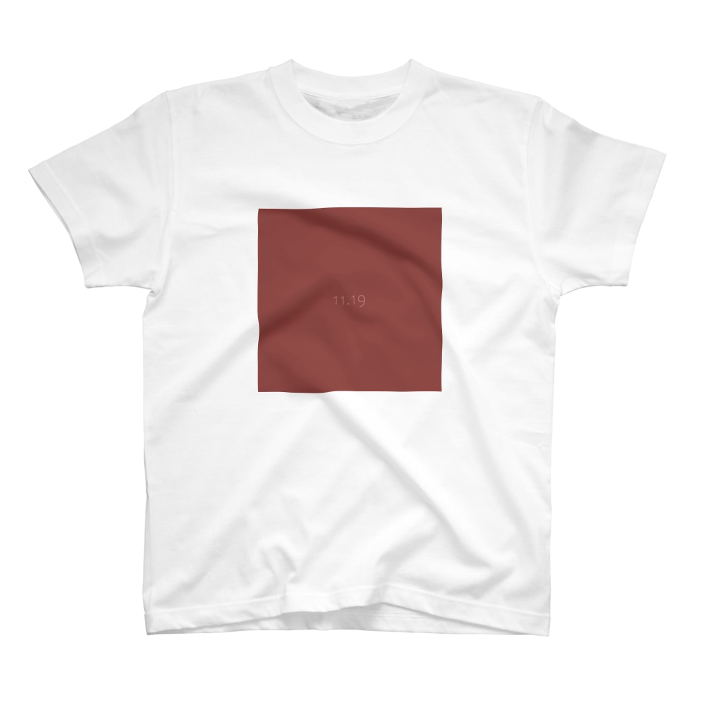 11月19日の誕生色「レッド・オークル」のTシャツ