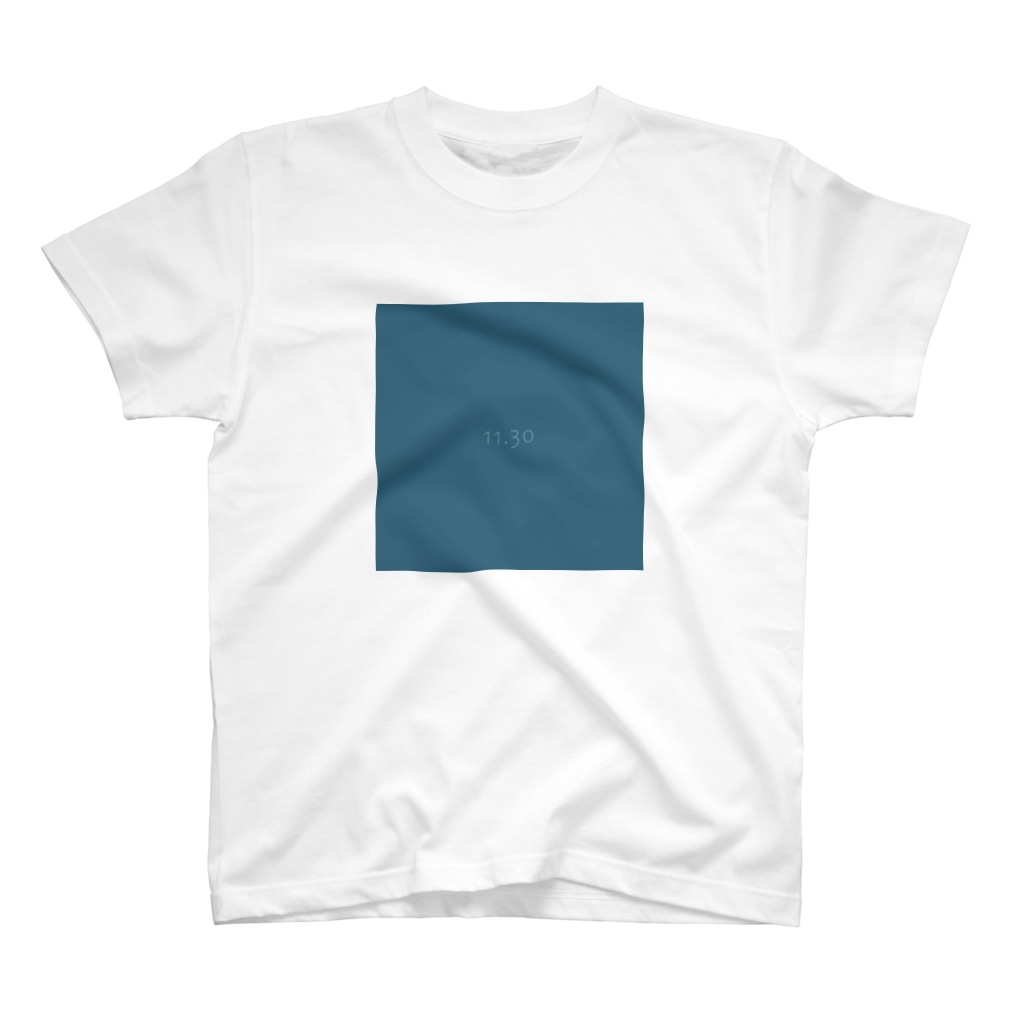 11月30日の誕生色「サクソニー・ブルー」のTシャツ